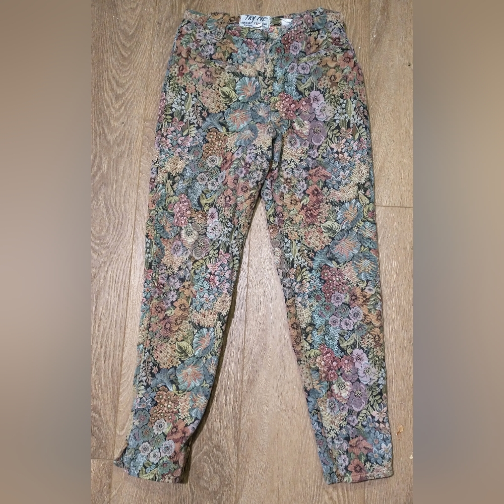 Vintage tapestry cropped pants